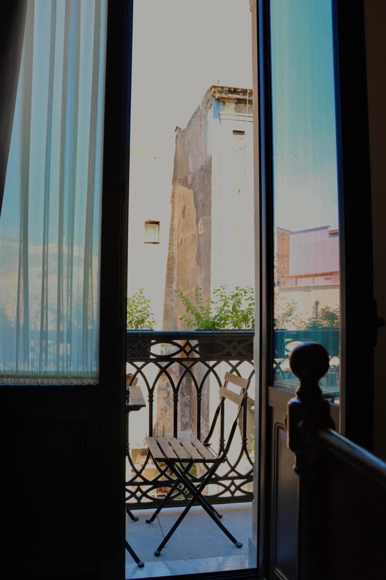 Holiday Lux Boutique Room Катания Екстериор снимка