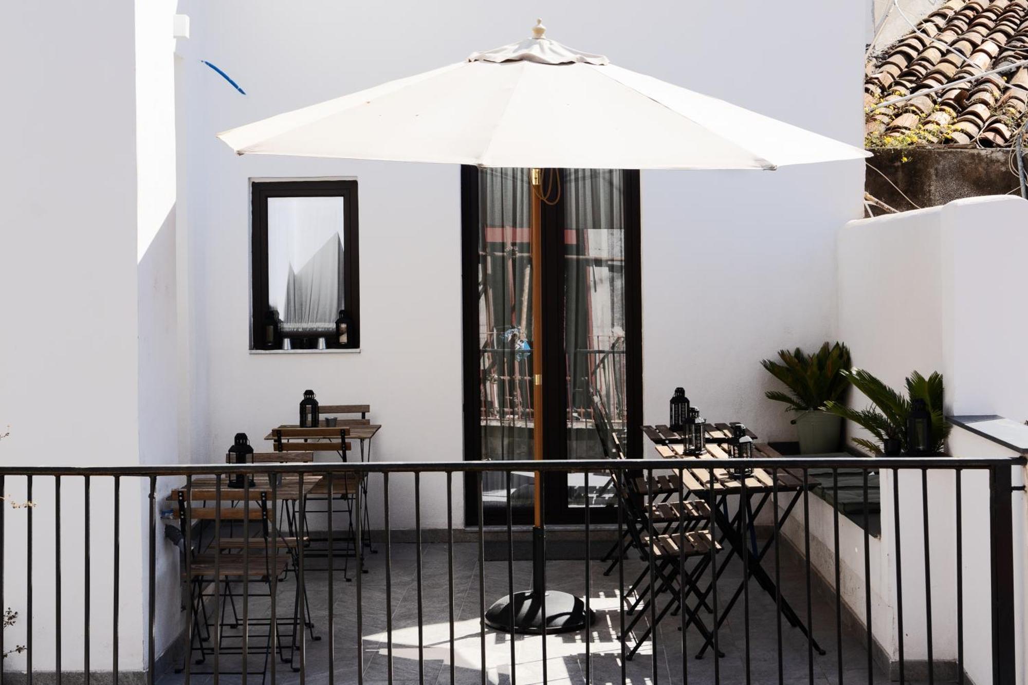 Holiday Lux Boutique Room Катания Екстериор снимка