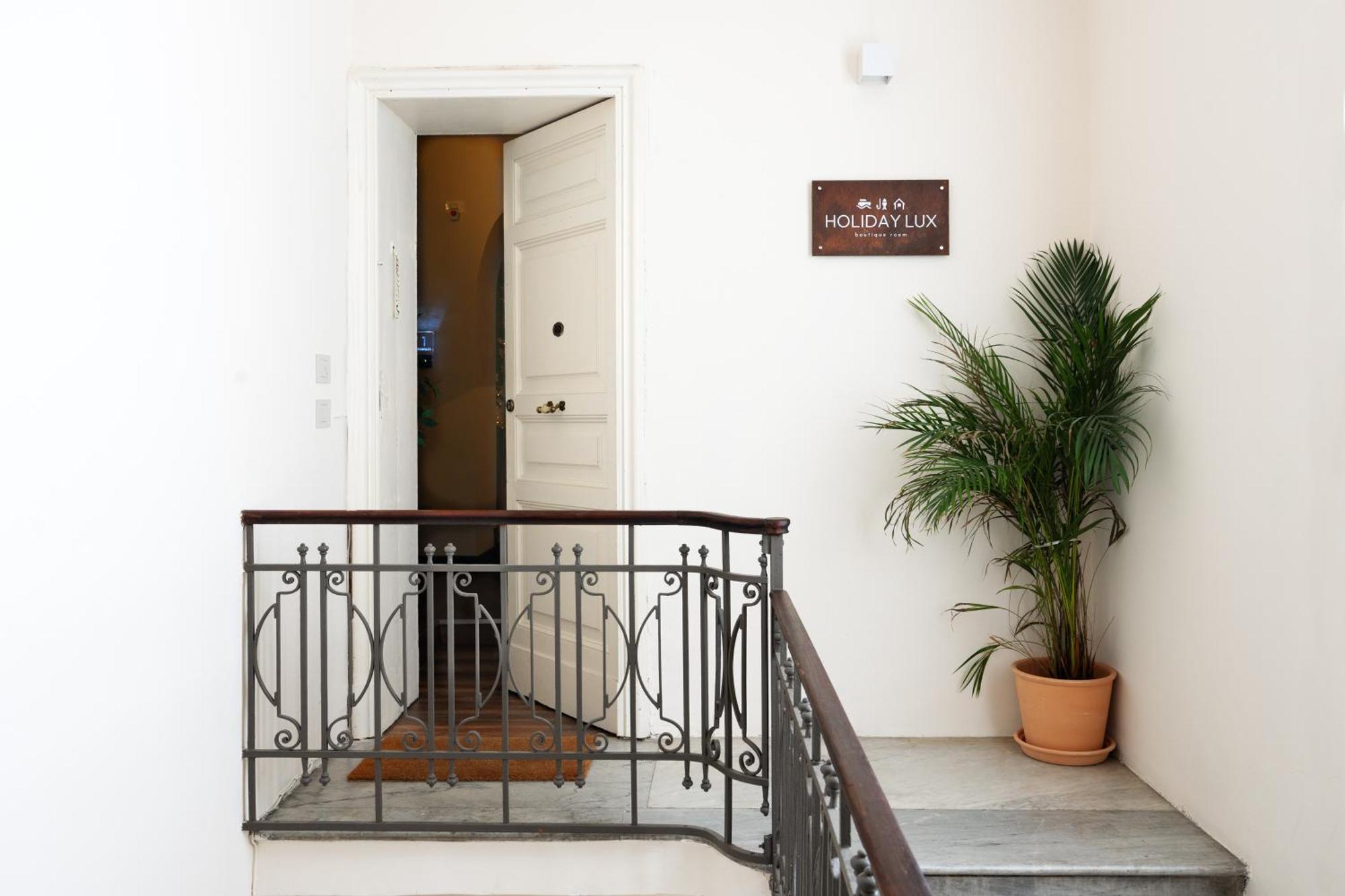 Holiday Lux Boutique Room Катания Екстериор снимка