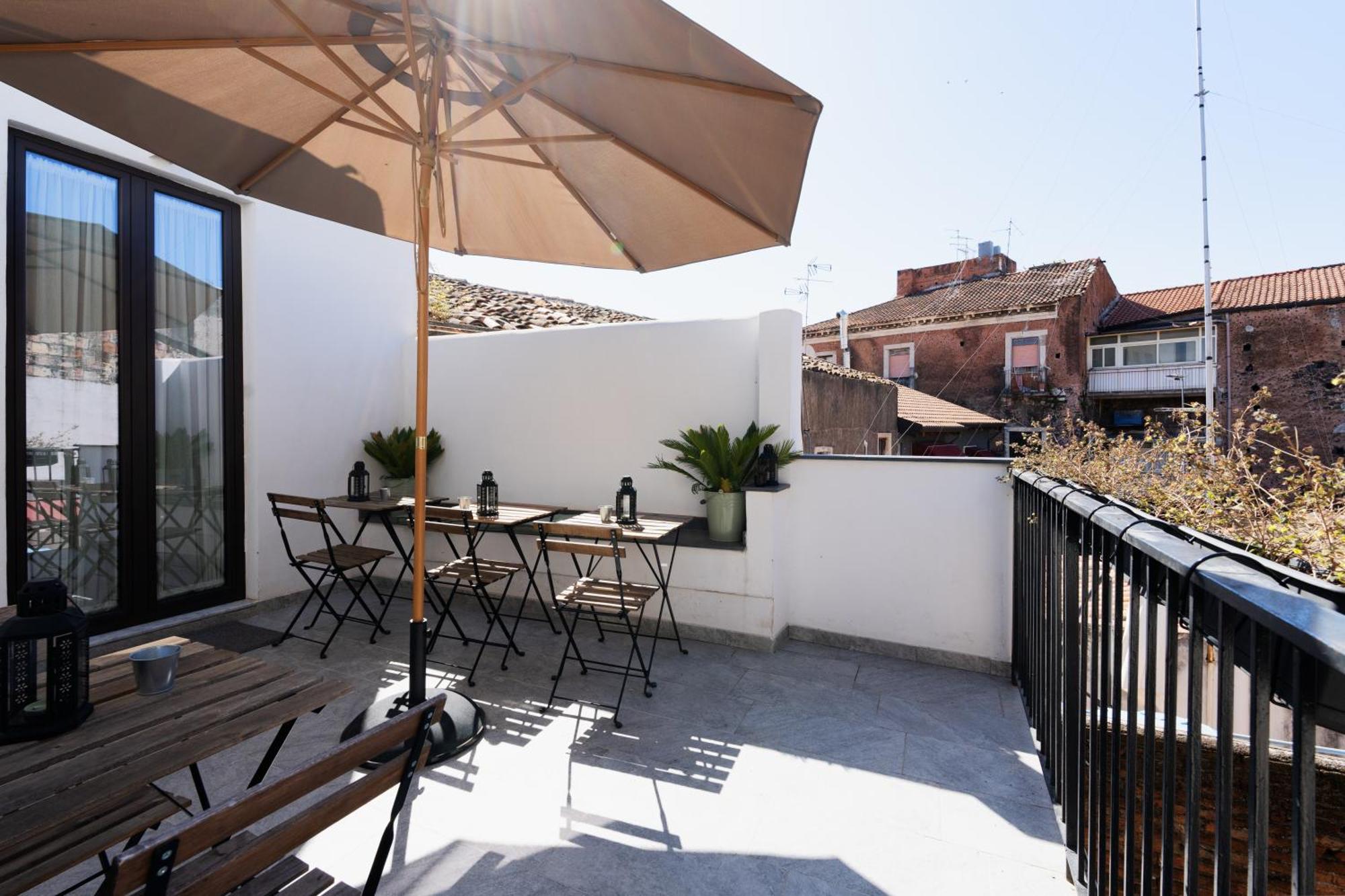 Holiday Lux Boutique Room Катания Екстериор снимка