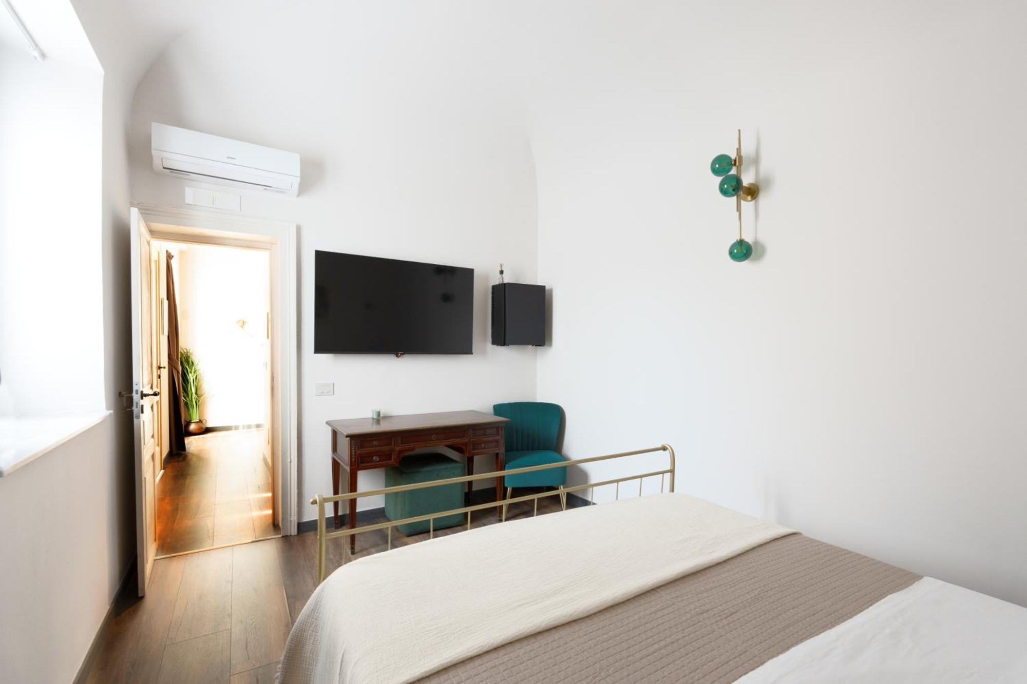 Holiday Lux Boutique Room Катания Екстериор снимка