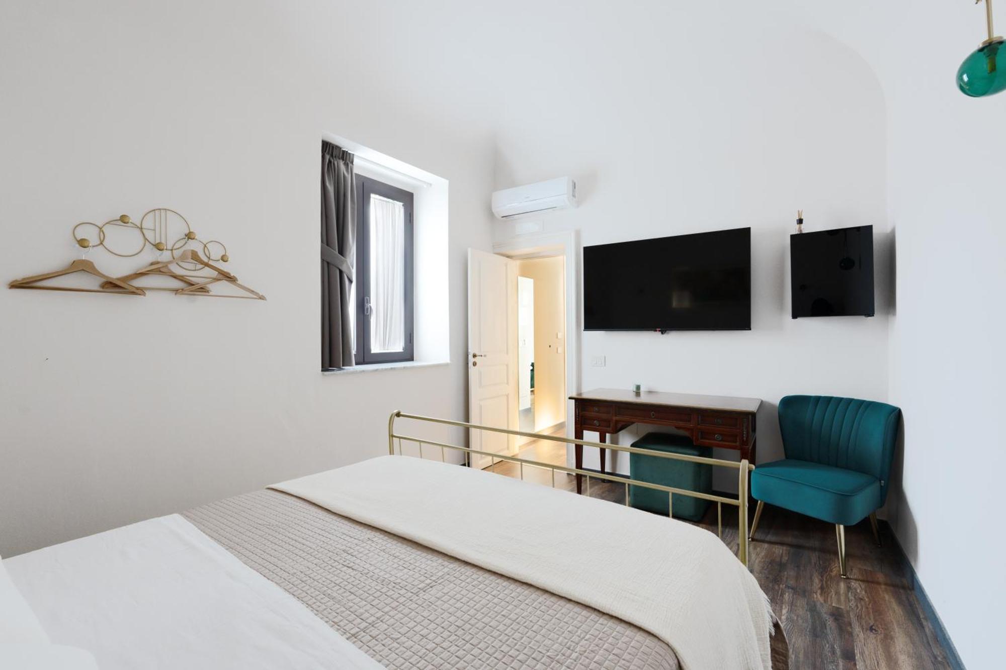Holiday Lux Boutique Room Катания Екстериор снимка