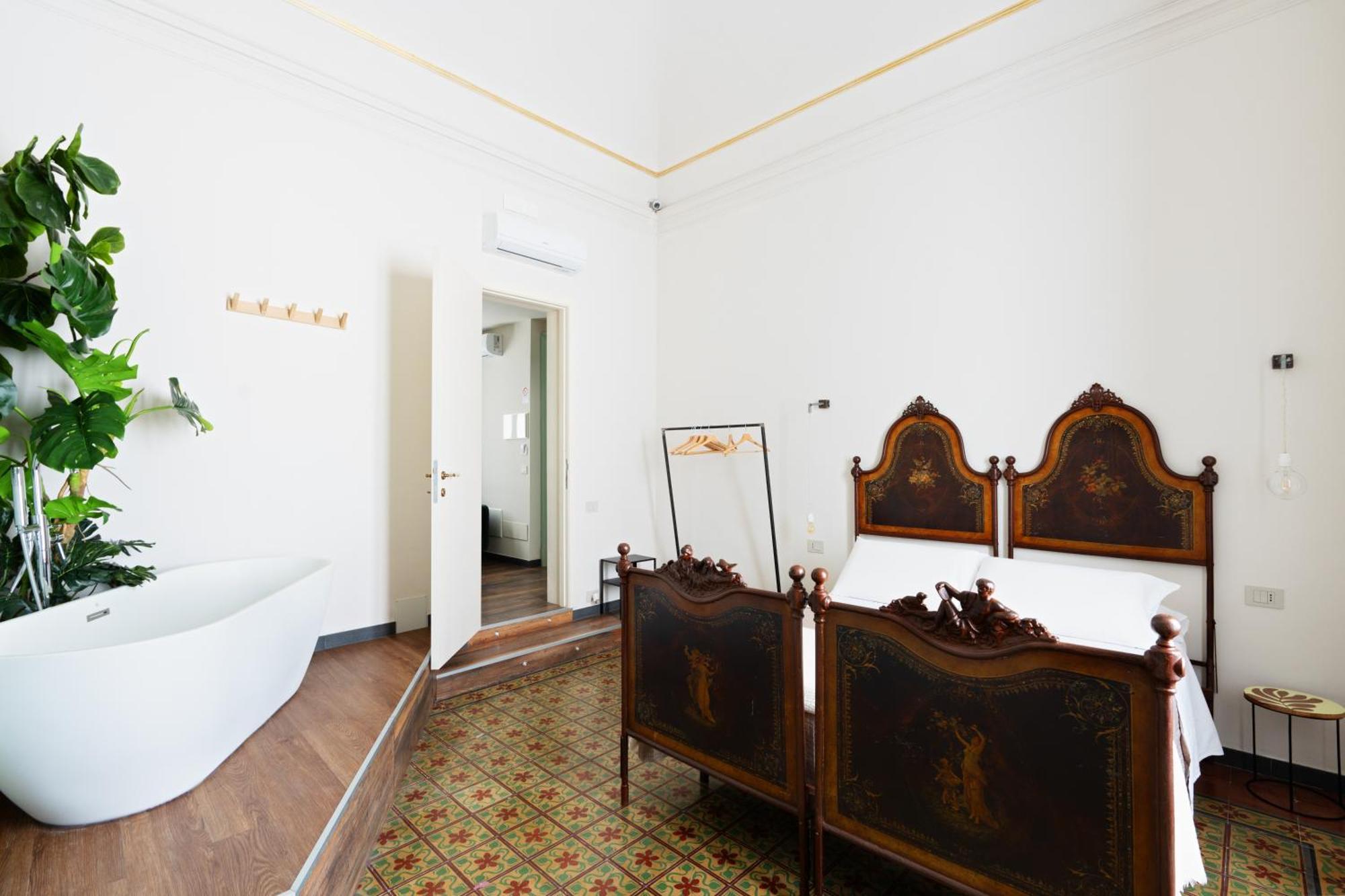 Holiday Lux Boutique Room Катания Екстериор снимка