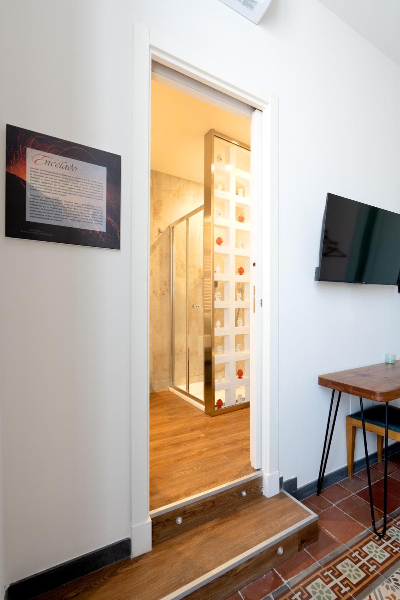 Holiday Lux Boutique Room Катания Екстериор снимка