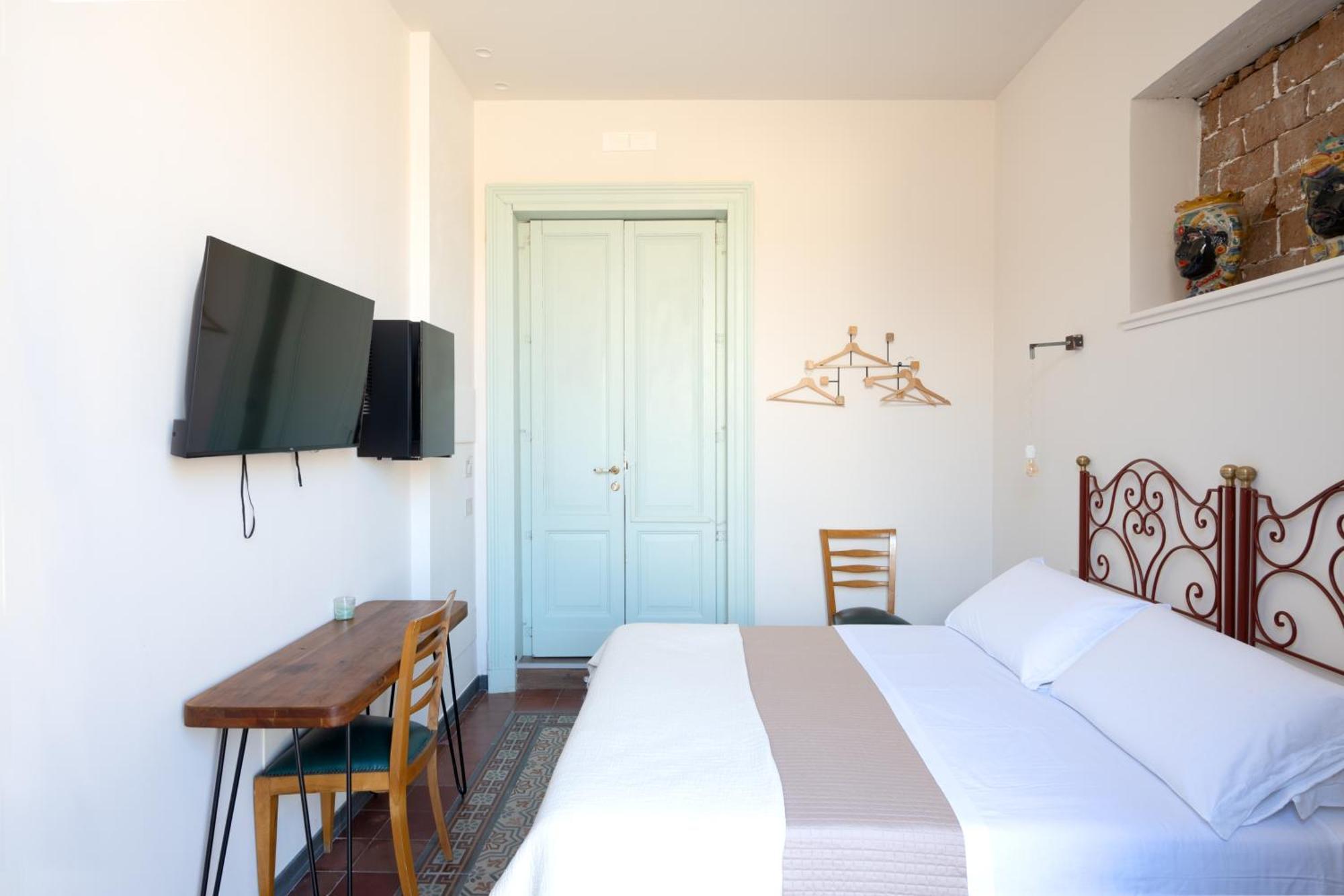 Holiday Lux Boutique Room Катания Екстериор снимка