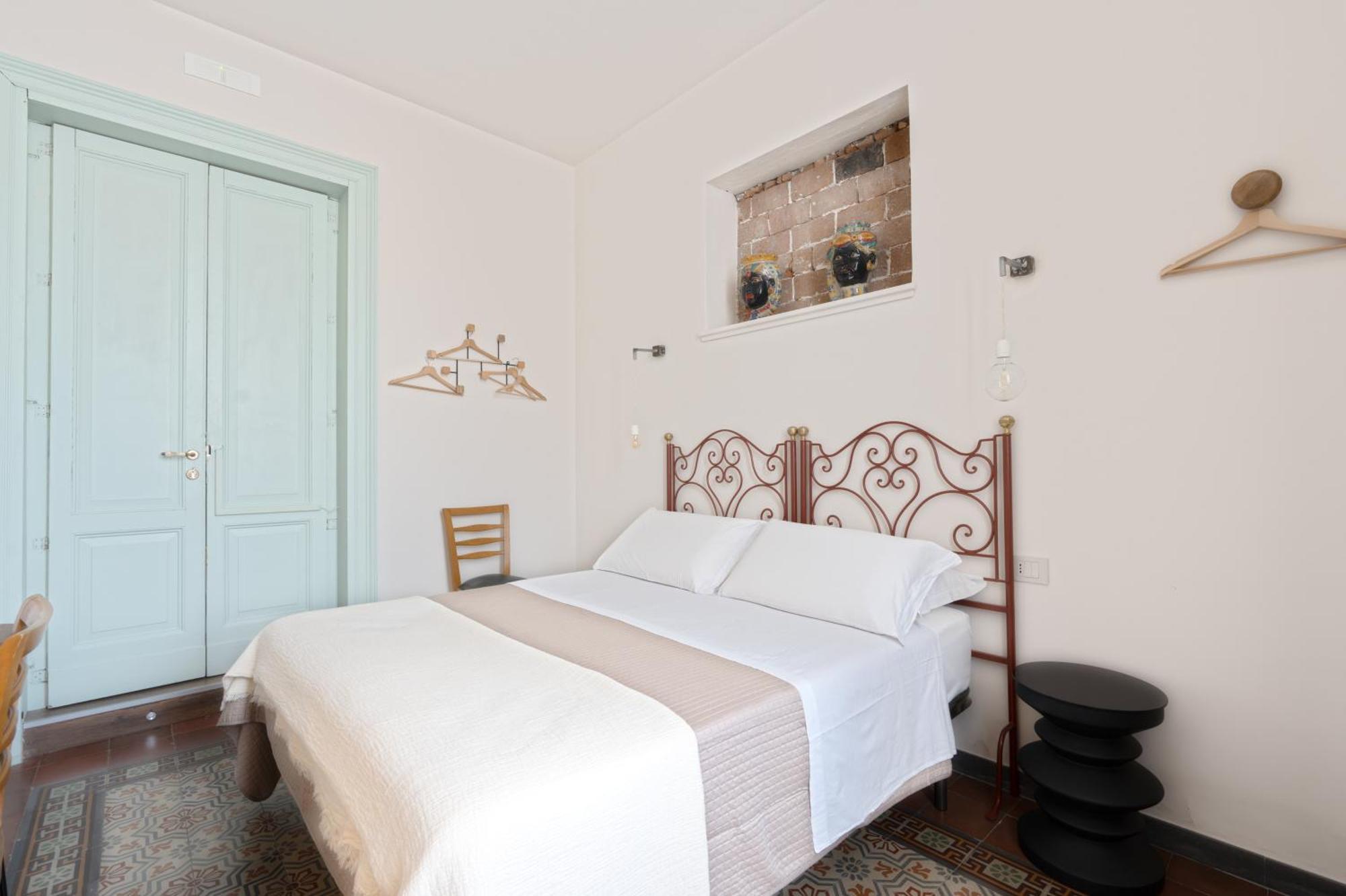 Holiday Lux Boutique Room Катания Екстериор снимка